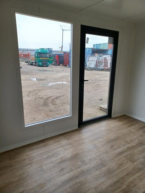 MK4944-kontener-pawilon-handlowy-19-465x620.jpg